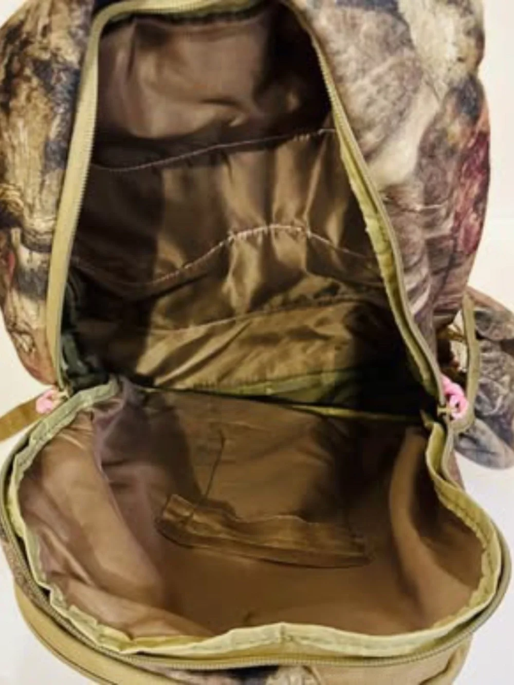 Women’s Realtree Fieldline Pro Series Backpack Camouflage With Light Pink Trim.